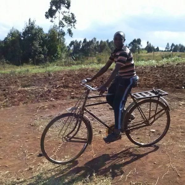 Samuel übt sich am Fahrrad