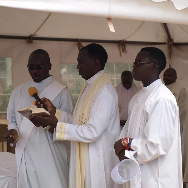 Viele Priester und Freunde von SAS haben die Messe gefeiert